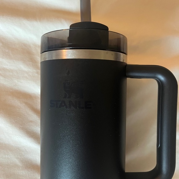 Stanley Matte Black Quencher H2.0 Flowstate Tumbler 40 OZ - Picture 3 of 8